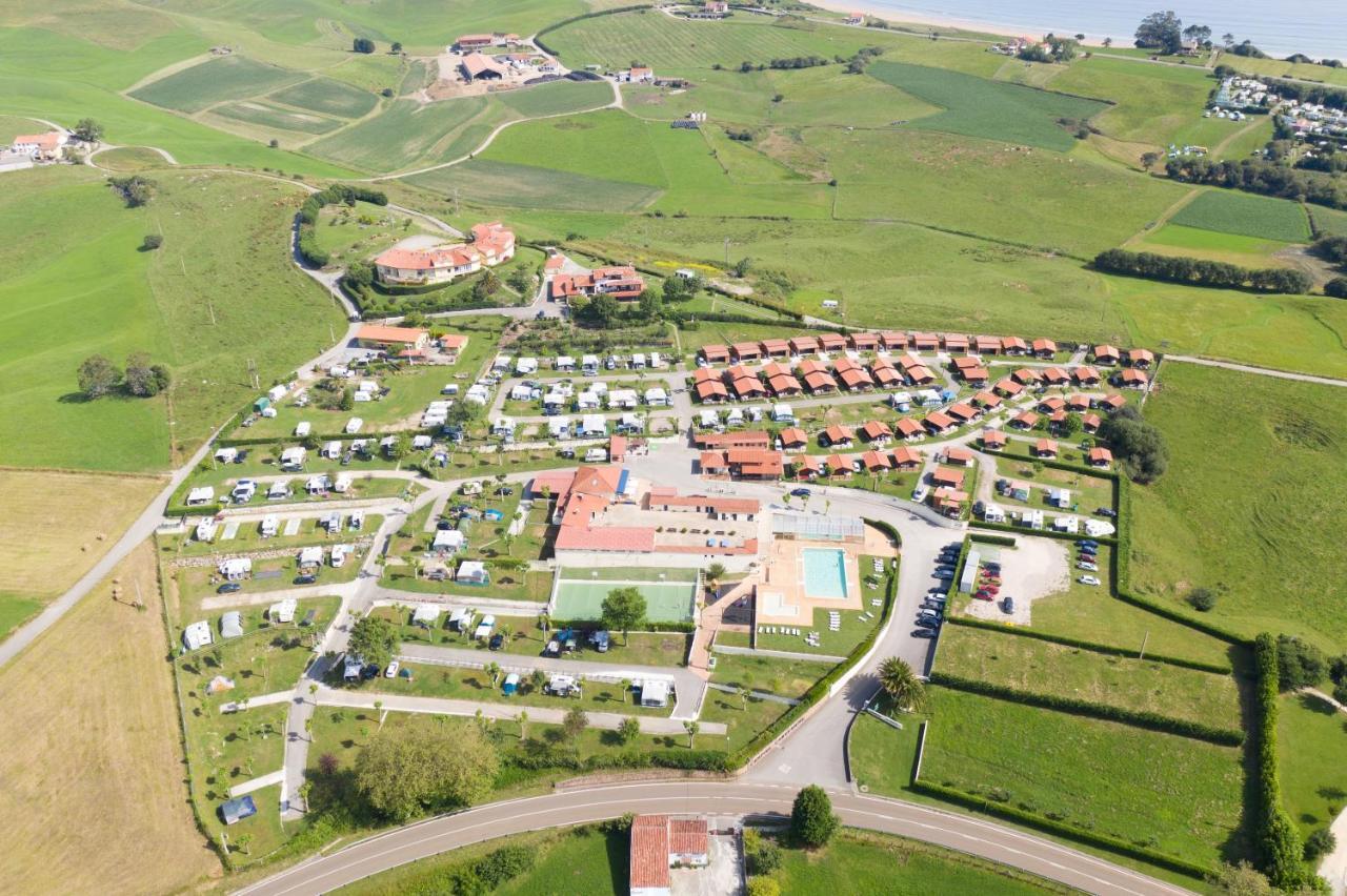 Bungalows Playa De Oyambre San Vicente De La Barquera Exteriör bild