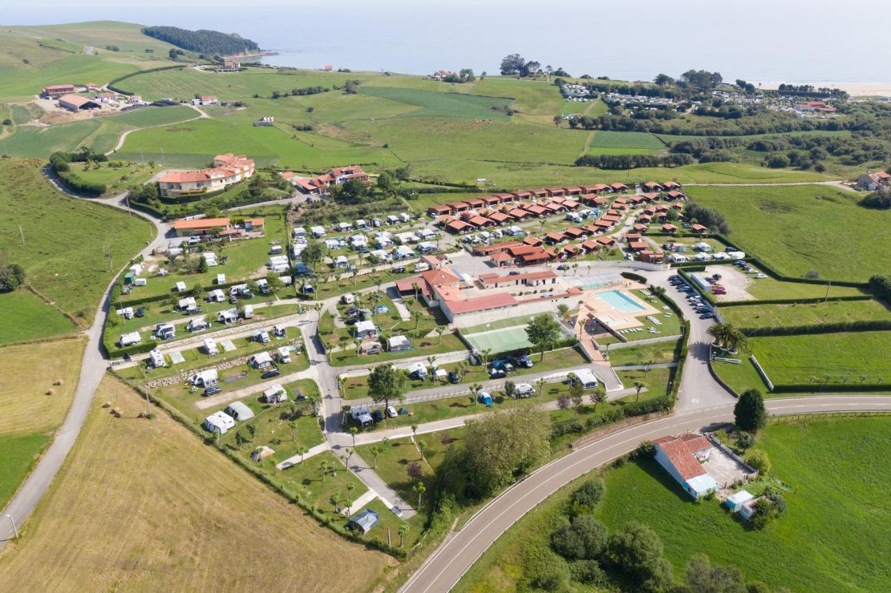 Bungalows Playa De Oyambre San Vicente De La Barquera Exteriör bild